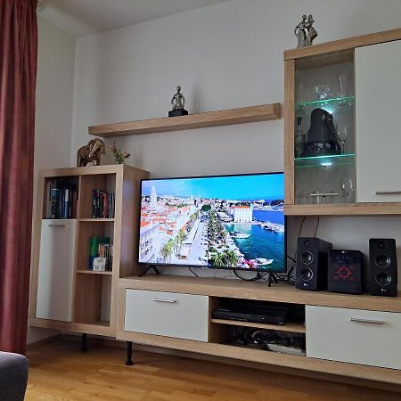 Mariposa, Apartment With Balcony, Private Parking In The Garage, Near The Biggest Shopping Center Mall Of Split Dış mekan fotoğraf