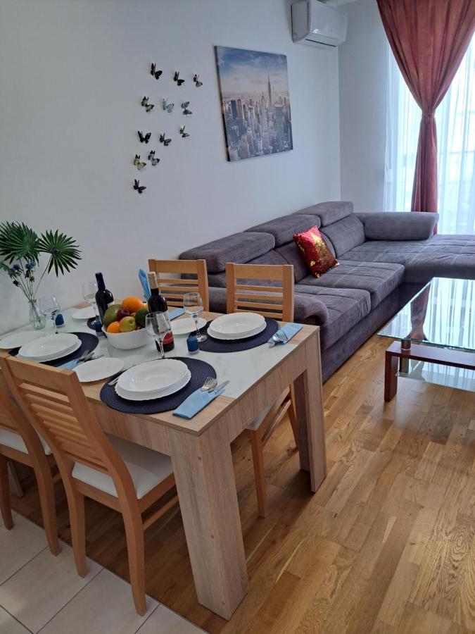 Mariposa, Apartment With Balcony, Private Parking In The Garage, Near The Biggest Shopping Center Mall Of Split Dış mekan fotoğraf
