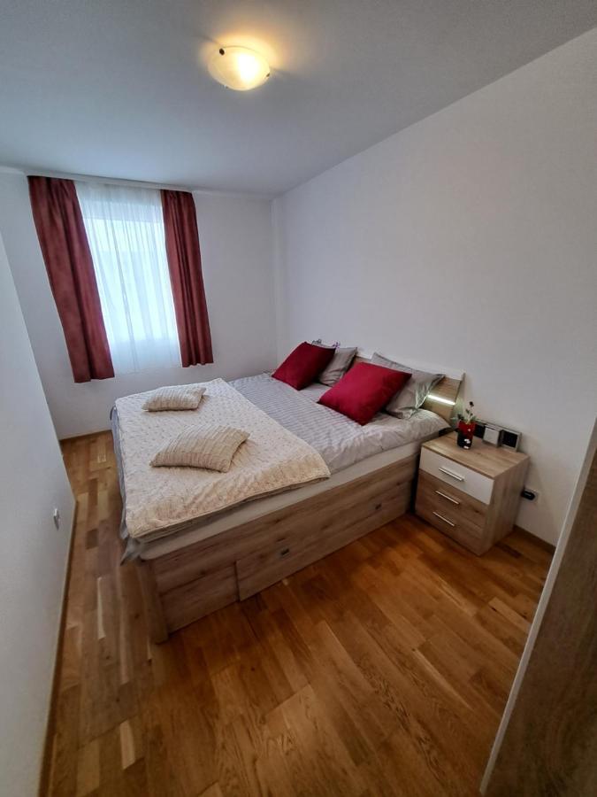 Mariposa, Apartment With Balcony, Private Parking In The Garage, Near The Biggest Shopping Center Mall Of Split Dış mekan fotoğraf