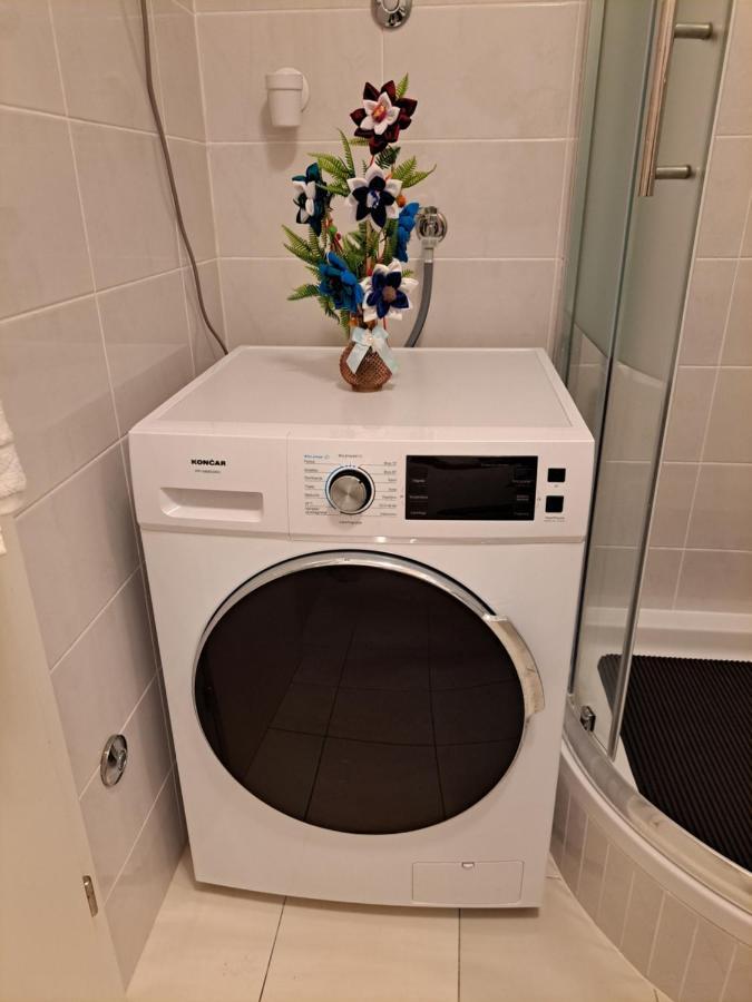 Mariposa, Apartment With Balcony, Private Parking In The Garage, Near The Biggest Shopping Center Mall Of Split Dış mekan fotoğraf